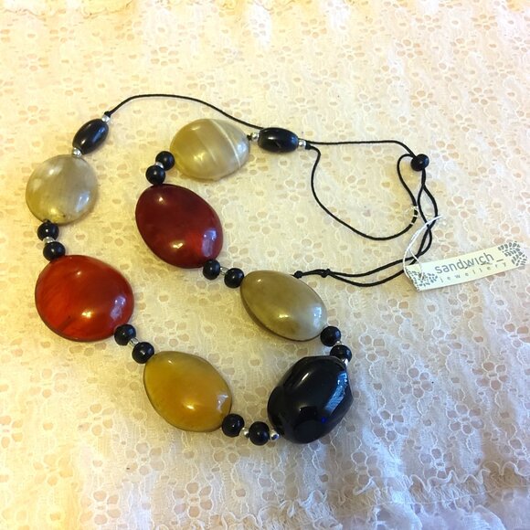 Vintage NEW sandwich jewellery Red Black Beige Oval Beads VTG Art Deco Necklace - Picture 2 of 7